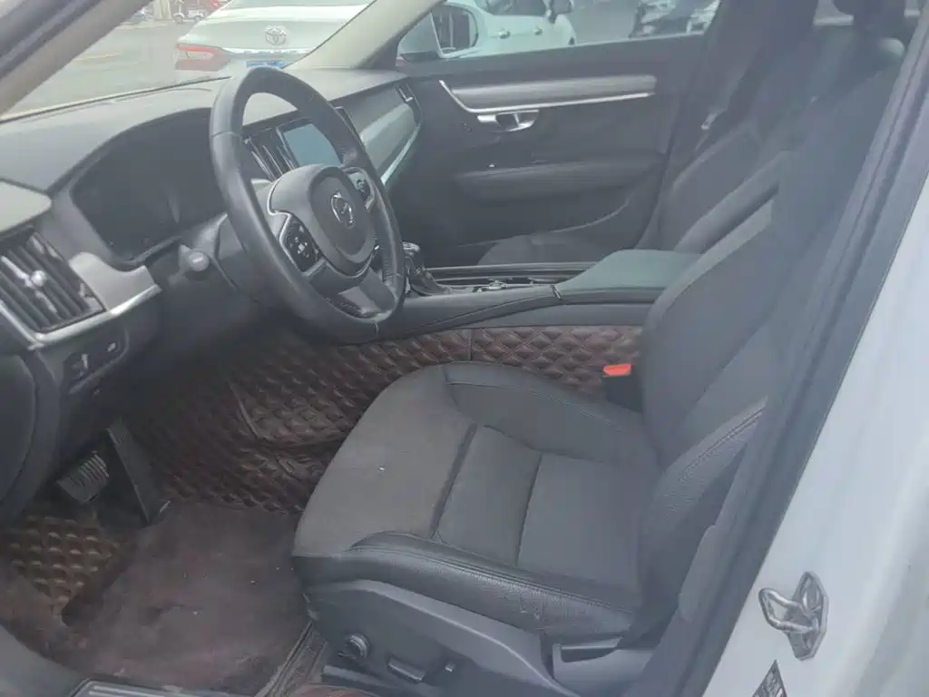 Photo 15 - Volvo S90