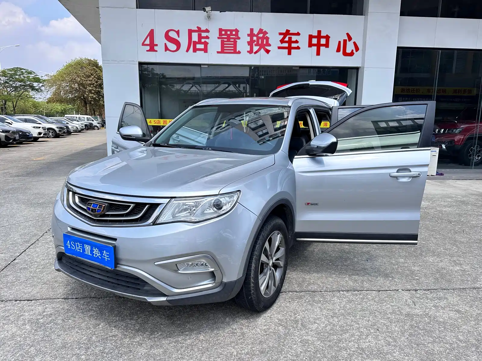 Фото 20 - Geely Atlas