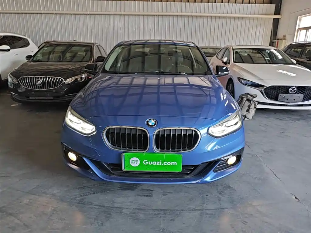 BMW 1 Series 2018 118i Sport Edition фото 3