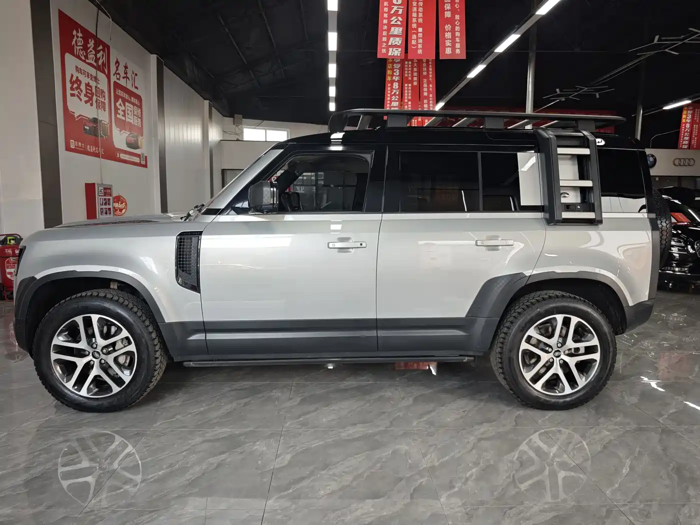 Land Rover Defender 2022 110 P400 Dark Special Edition фото 4