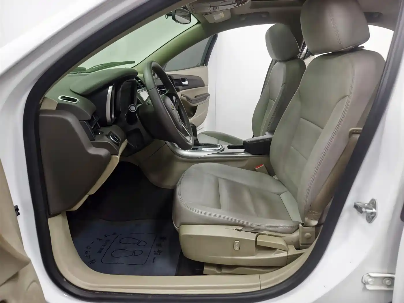 Chevrolet Malibu 2014 2.0L Automatic Luxury фото 11