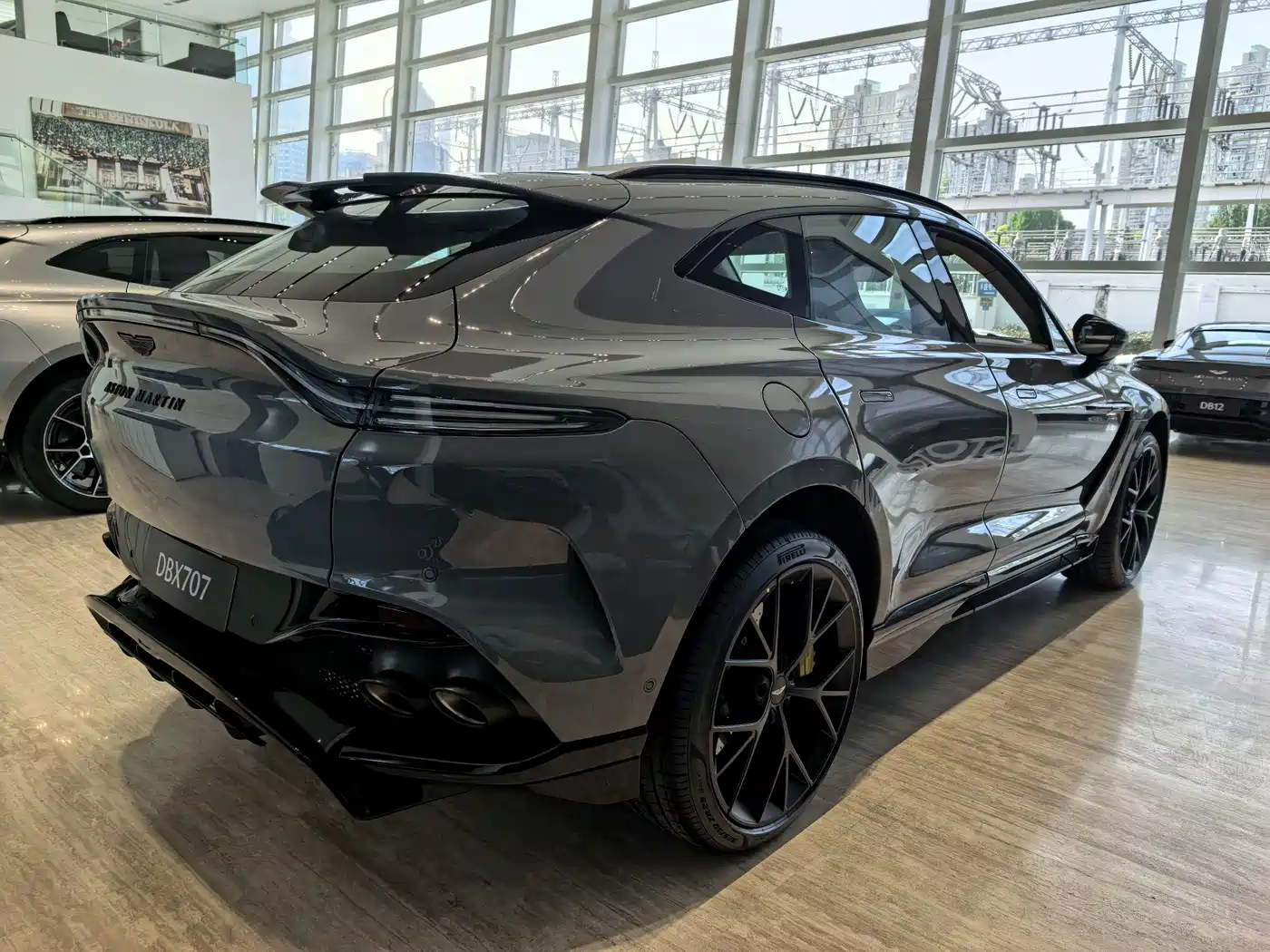 Aston Martin DBX 2025 4.0T V8 707 фото 4