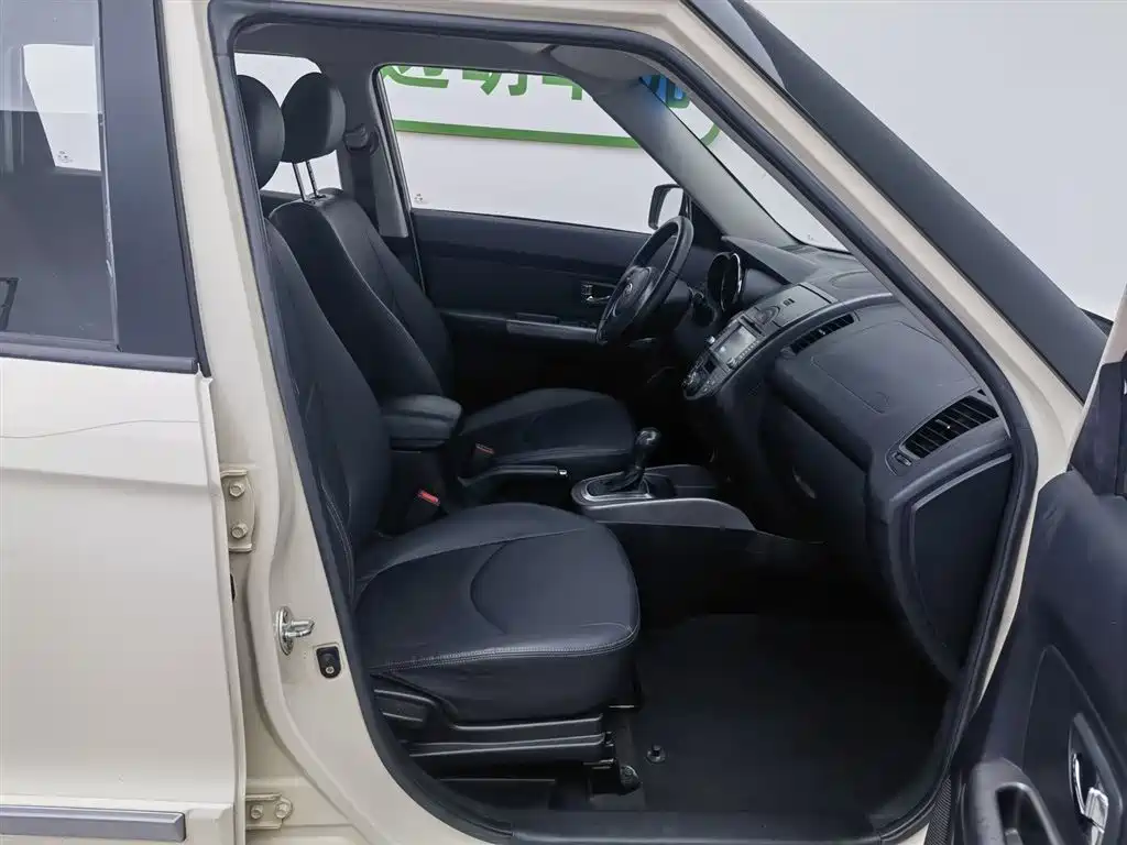 Kia Soul 2013 1.6L AT Premium фото 23