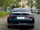 Фото 7 - Lexus ES