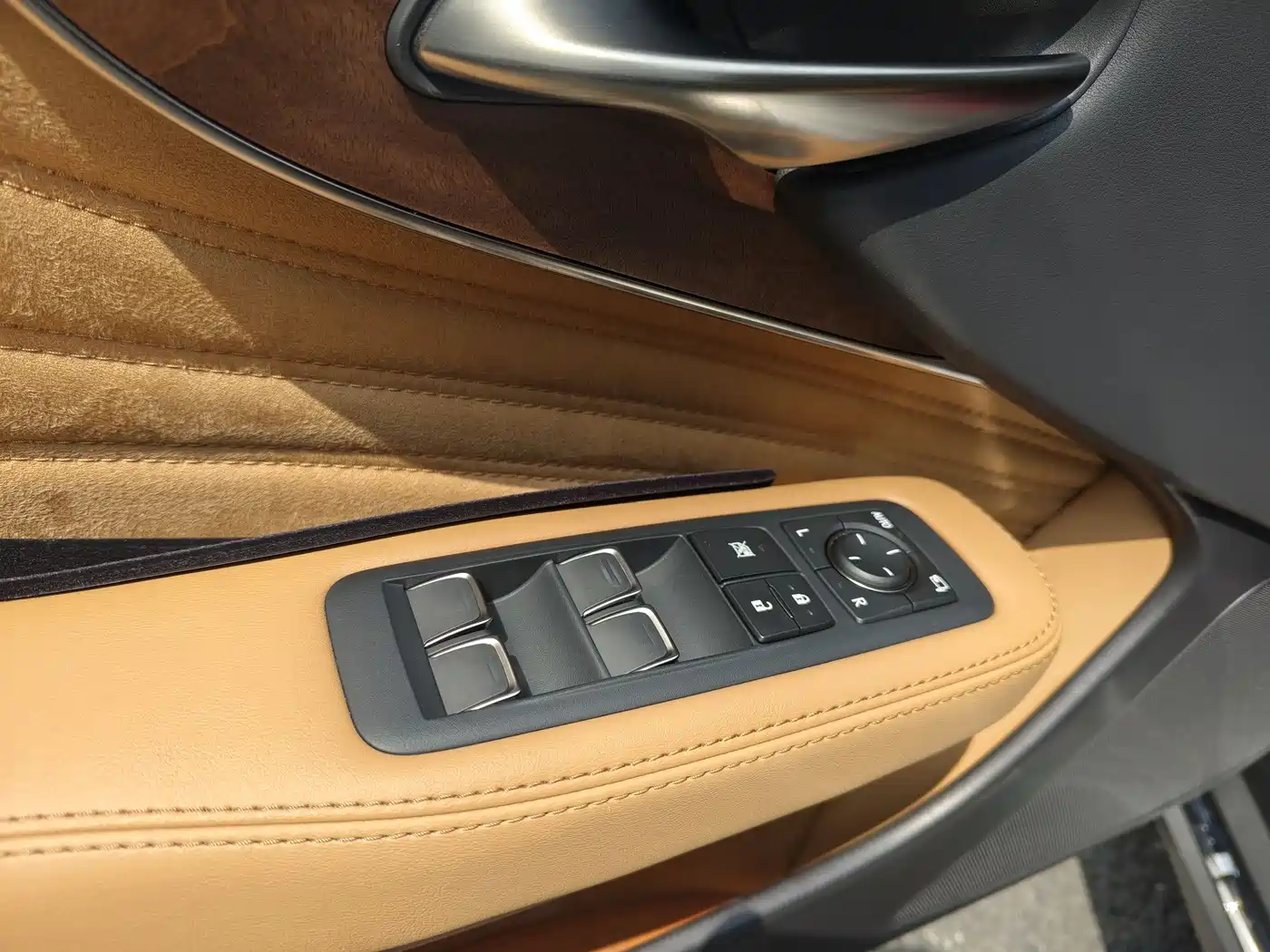 Lexus LS 2021 500h Excellence Edition фото 20