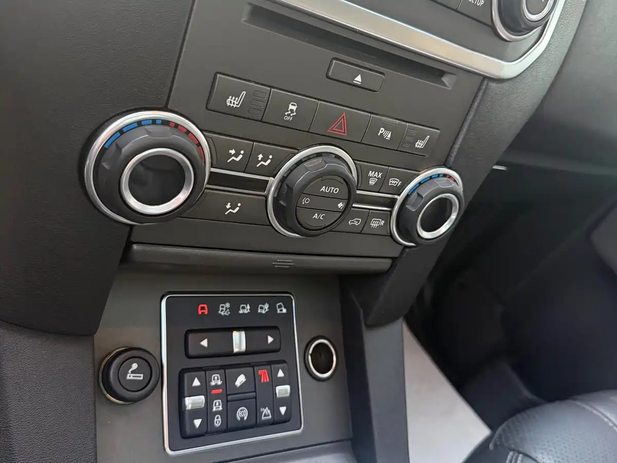 Land Rover Discovery 2017 3.0 SC V6 SE фото 10