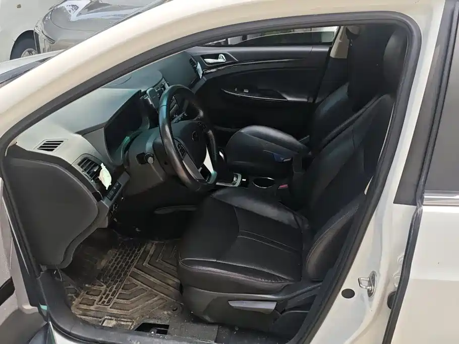 BYD E5