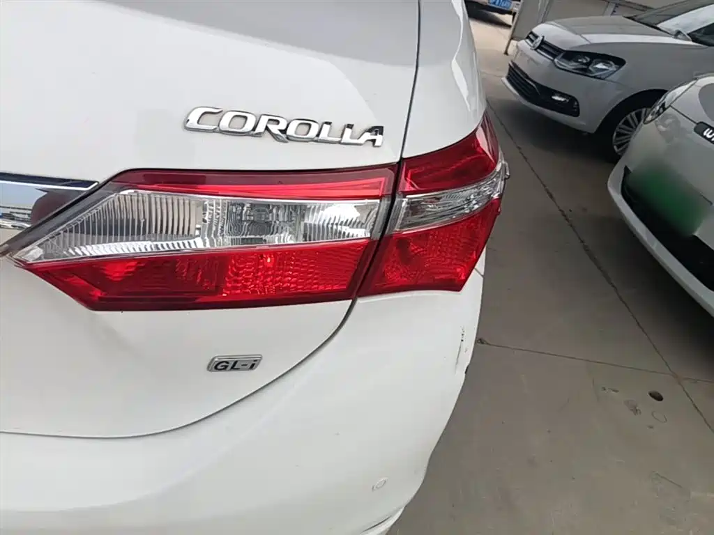 Toyota Corolla 2014 1.6L CVT GL-i фото 8