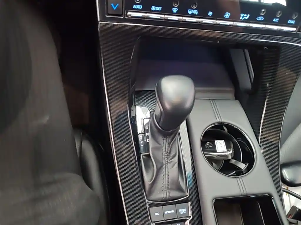 Toyota Avalon 2021 2.5L Luxury Edition фото 21