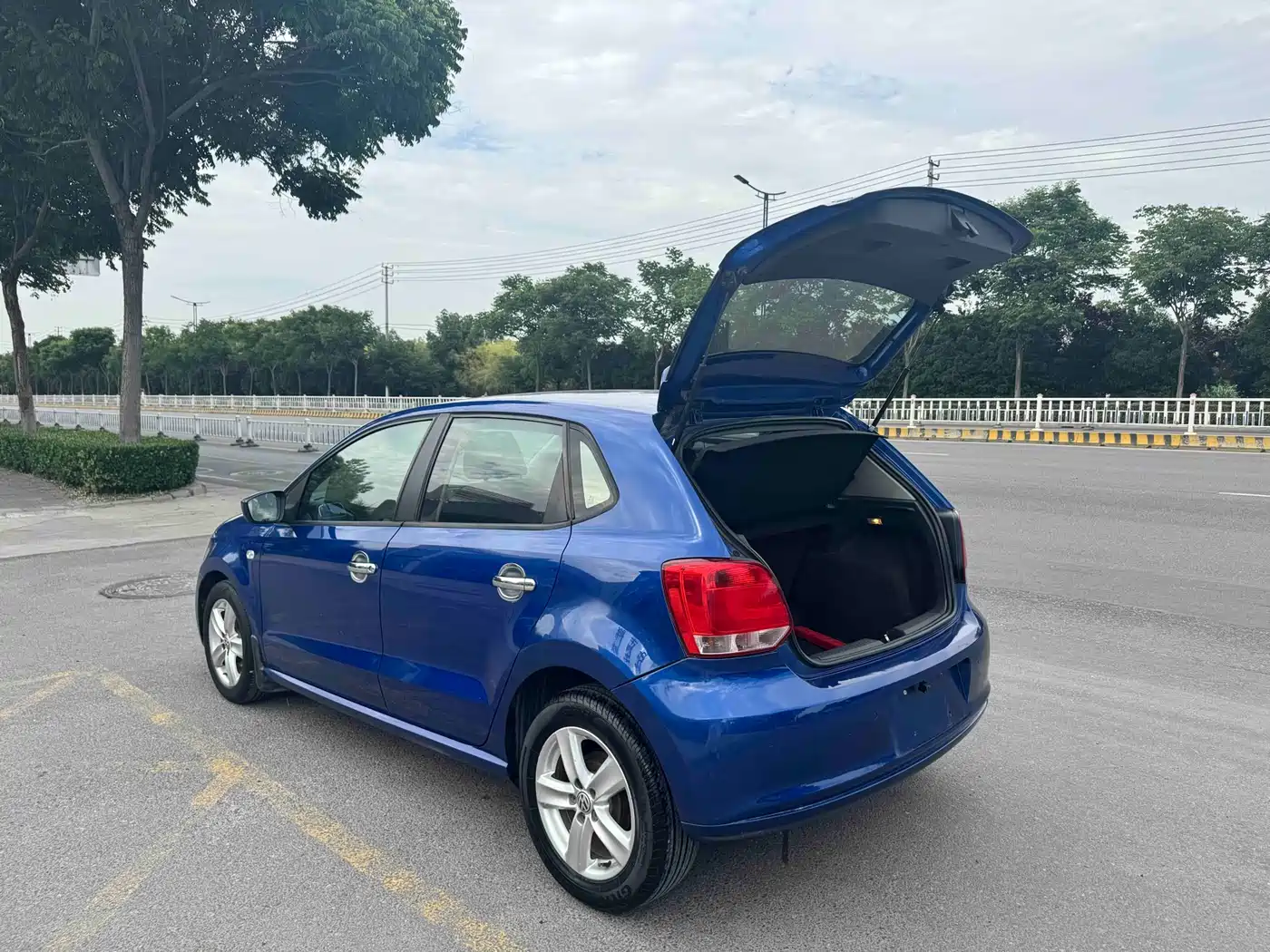 Volkswagen Polo 2011 1.4L Automatic Style Edition фото 15