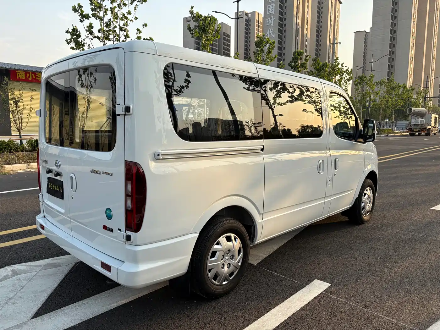 SAIC Maxus Xintu V80 2025 PRO Aoyun Express 2.0T Automatic Short Wheelbase Ultra-low Roof 5/6-Seater фото 3