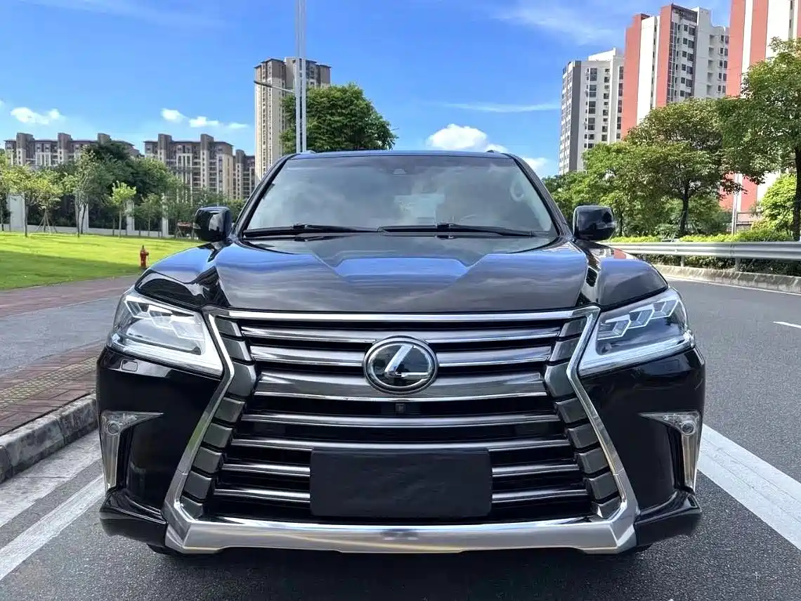 Фото 2 - Lexus LX