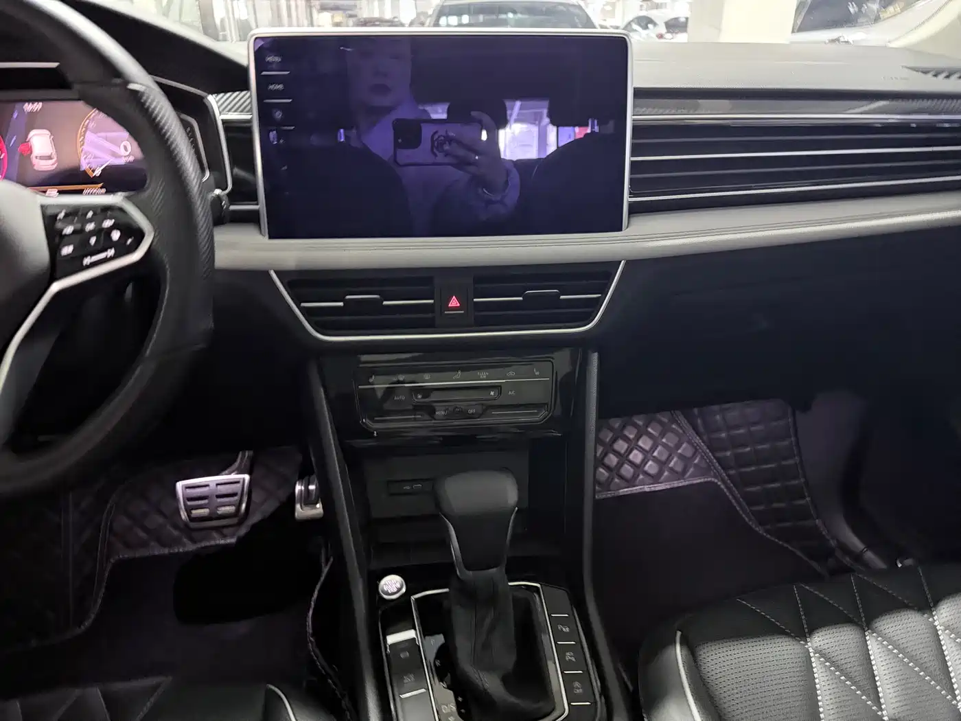 Volkswagen Tiguan L 2022 330TSI Auto 2WD R-Line Premium Edition фото 15