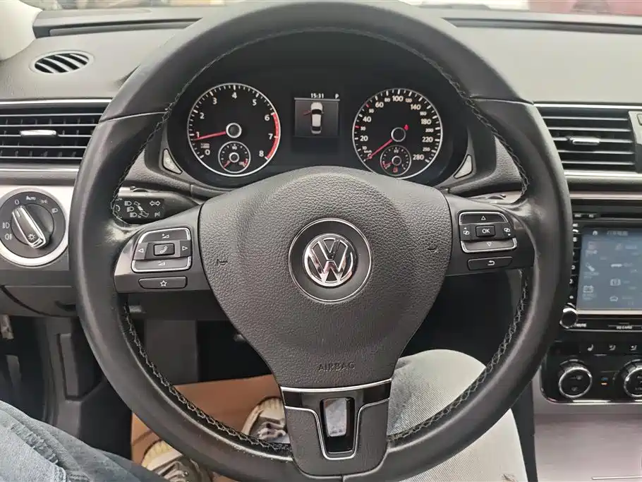 Volkswagen Passat 2014 1.8TSI DSG Executive Navigation Edition фото 14