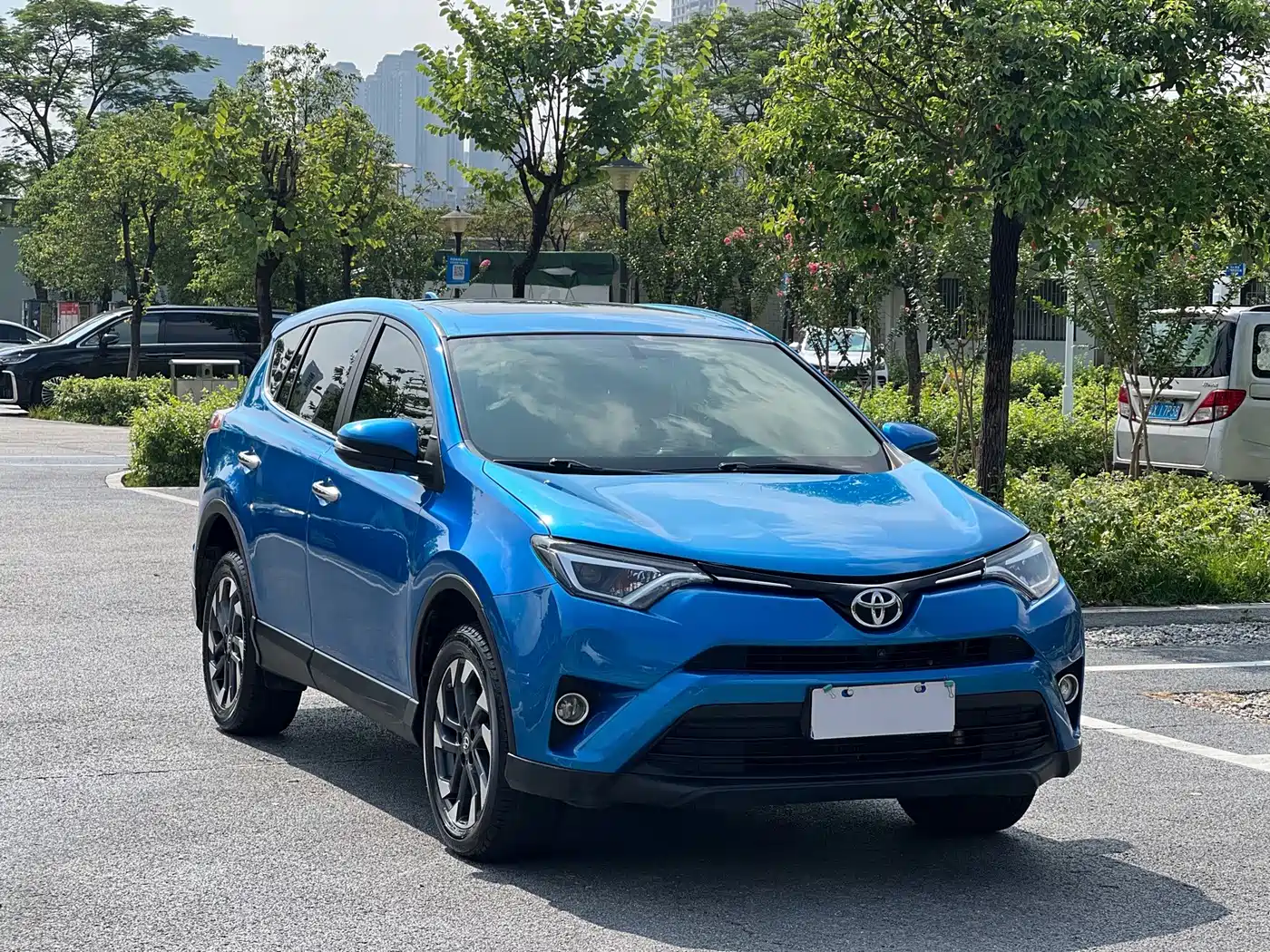 Photo 3 - Toyota RAV4 Rongfang
