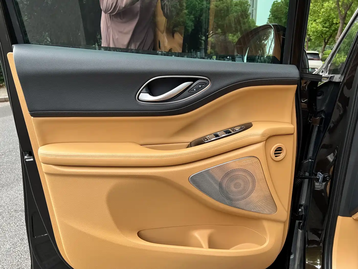 Voyah Auto Voyah Dreamer 2025 PHEV AWD Flagship Kunpeng Edition фото 14