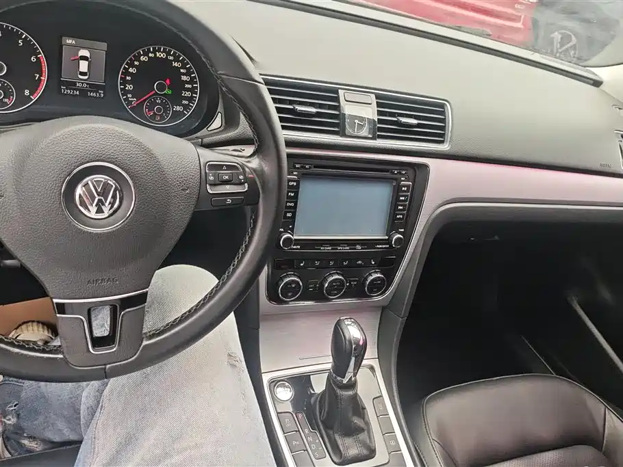 Volkswagen Passat 2014 1.8TSI DSG Executive Navigation Edition фото 11