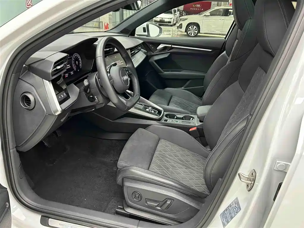 Audi A3 2023 Facelift Sportback 35 TFSI Luxury Sport фото 11