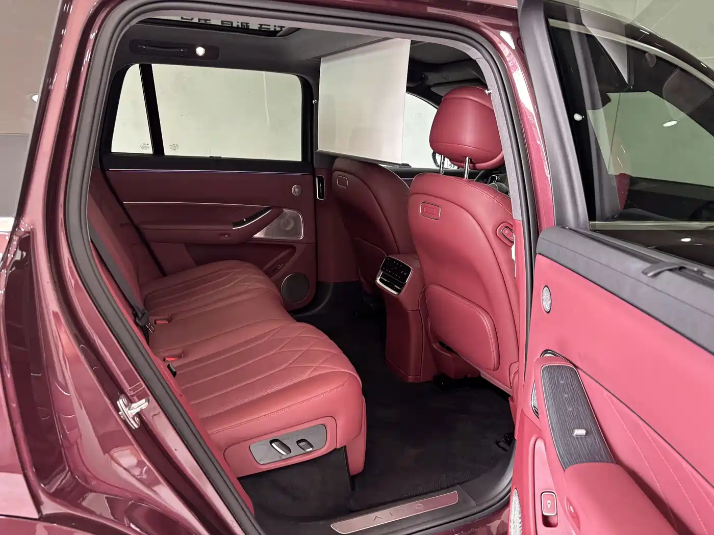 Aito AITO M8 2025 2025 Model Extended Range Ultra Edition 53.4kWh 5-Seater