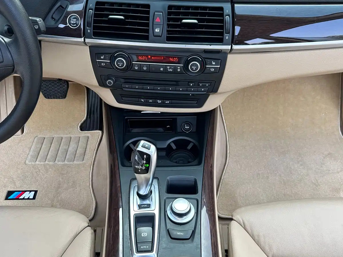 BMW X5 (Import) 2008 Model xDrive48i Luxury Type фото 16