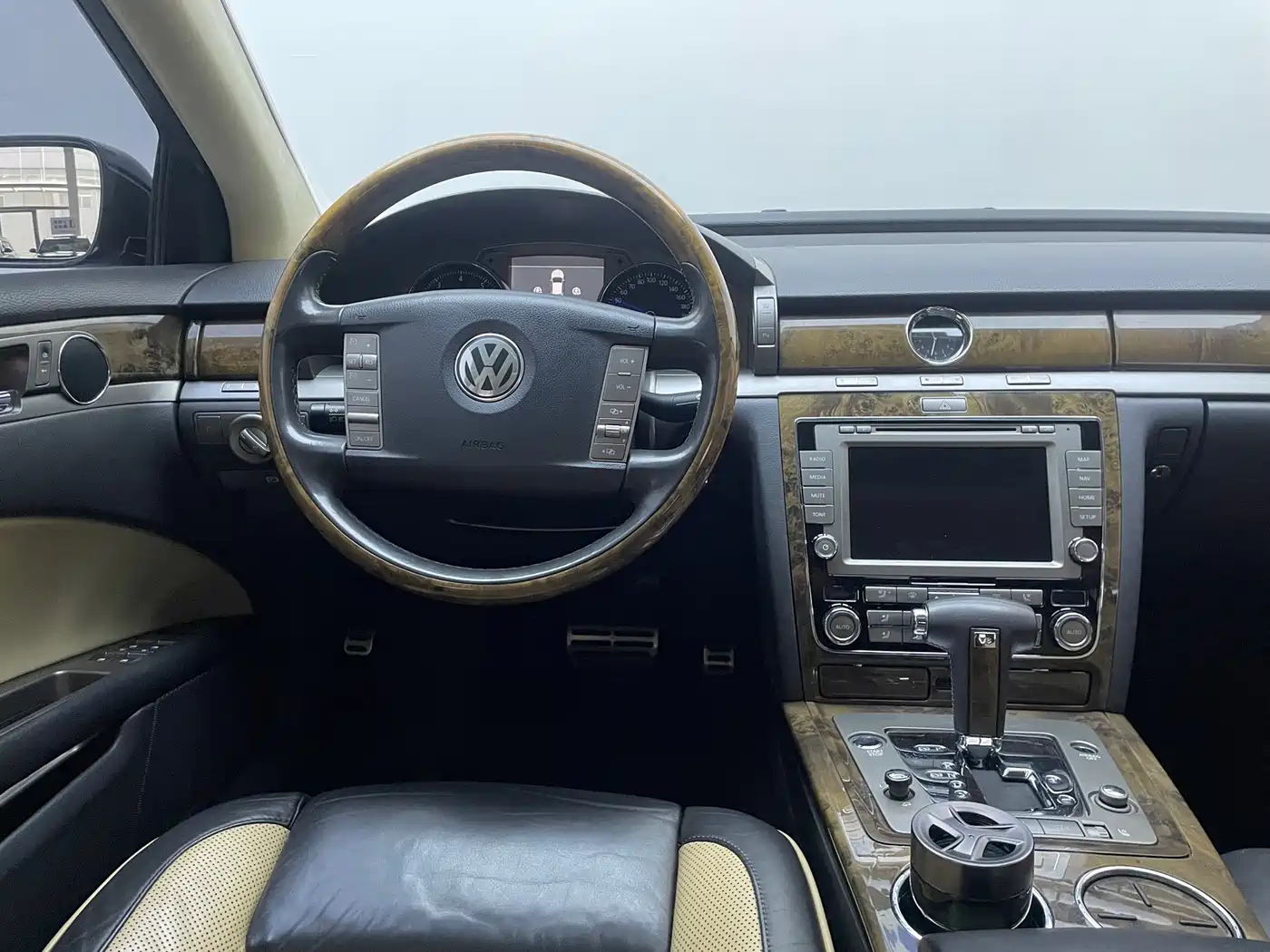 Volkswagen Phaeton 2009 Model 3.6L V6 5-seat Extended Luxury фото 17