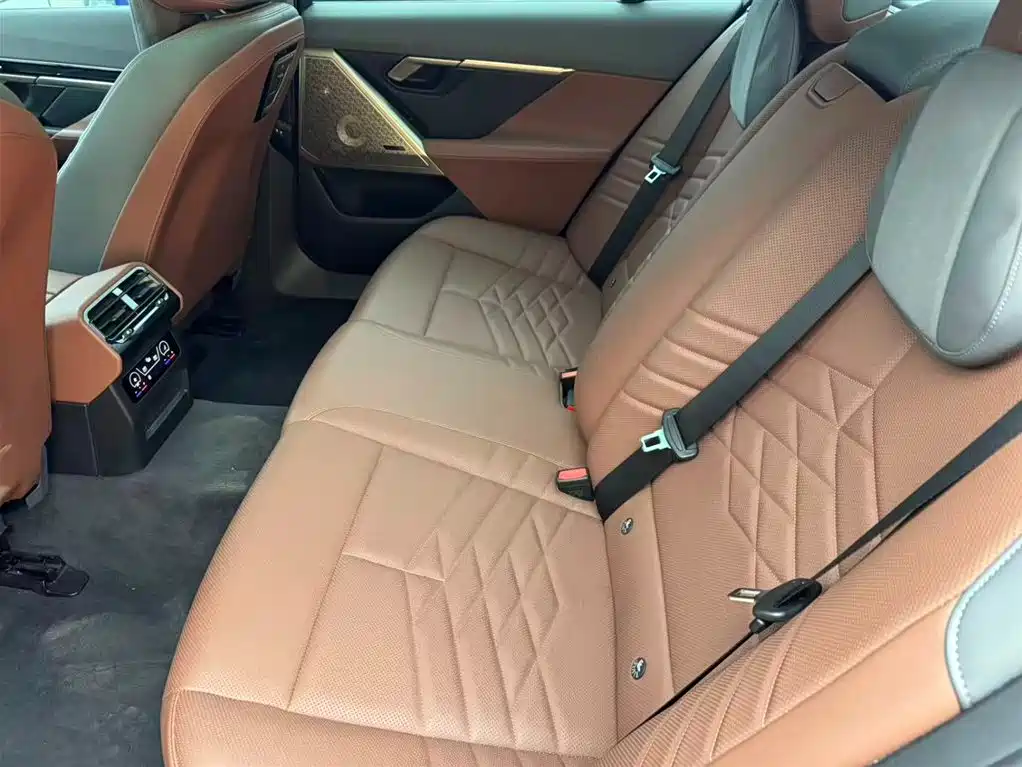 BMW 5 Series 2024 530Li Premium M Sport Package фото 9