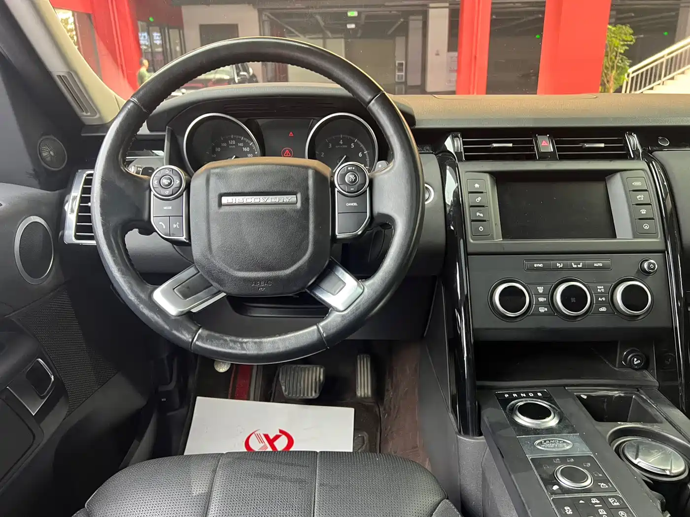 Land Rover Discovery 2017 3.0 SC V6 SE фото 13