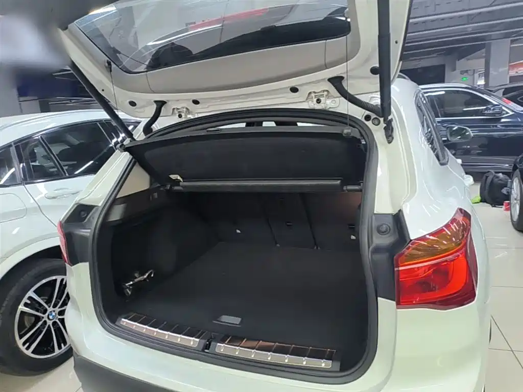 BMW X1 2016 sDrive18Li Fashion Model фото 19