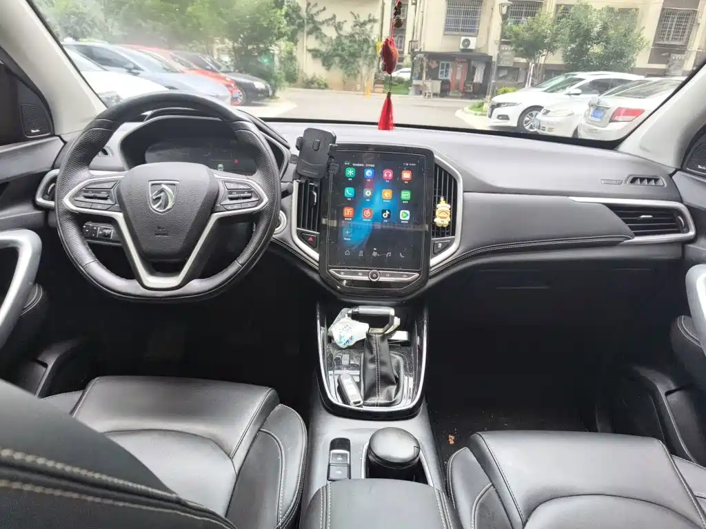 Baojun 530 2021 2020 1.5T CVT Premium Connect 7-seater