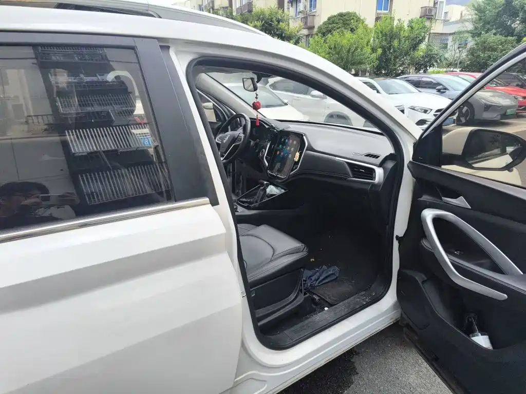 Baojun 530 2021 2020 1.5T CVT Premium Connect 7-seater