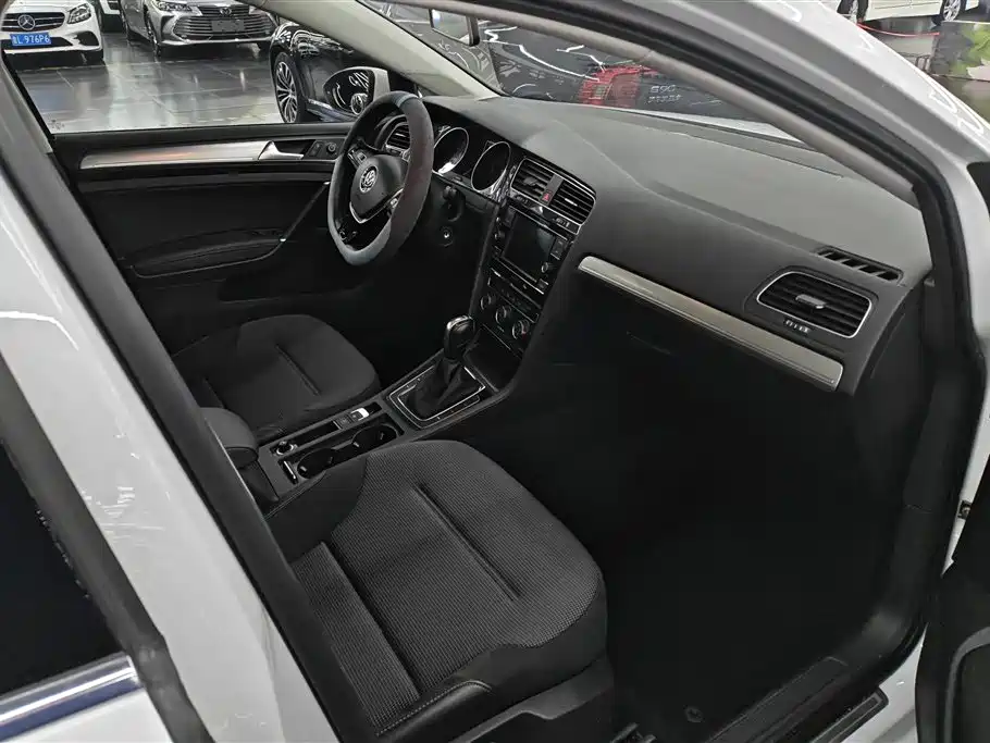 Volkswagen Golf 2018 230TSI Automatic Comfort фото 8