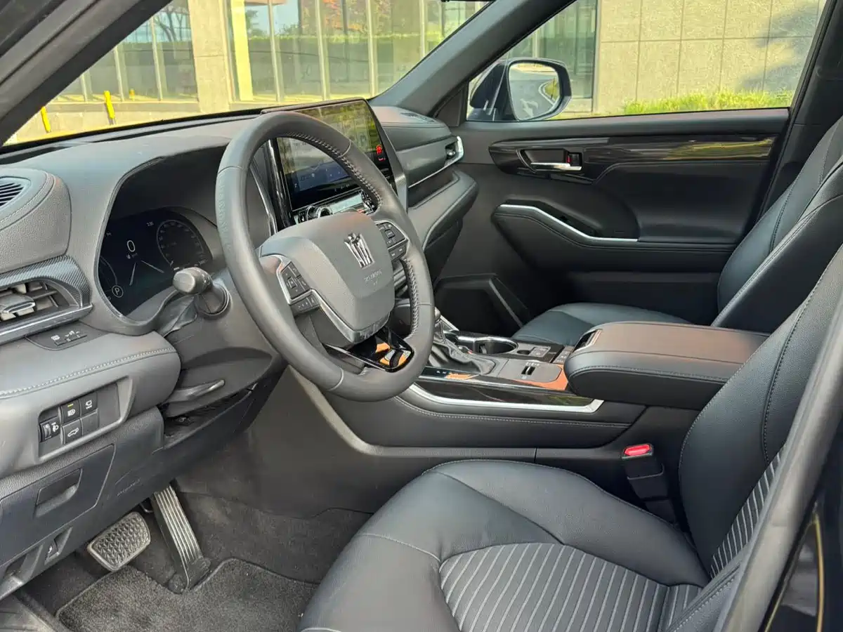 Toyota Crown Kluger 2021 2.5L HEV 4WD Premium фото 5