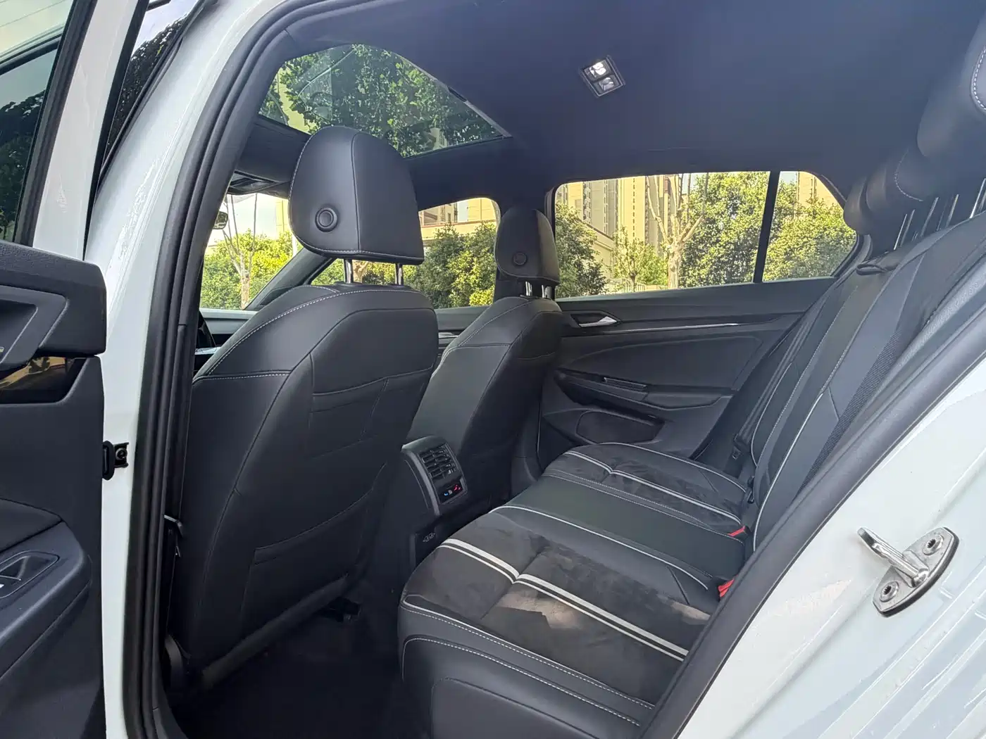Volkswagen Golf 2021 280TSI DSG R-Line фото 8