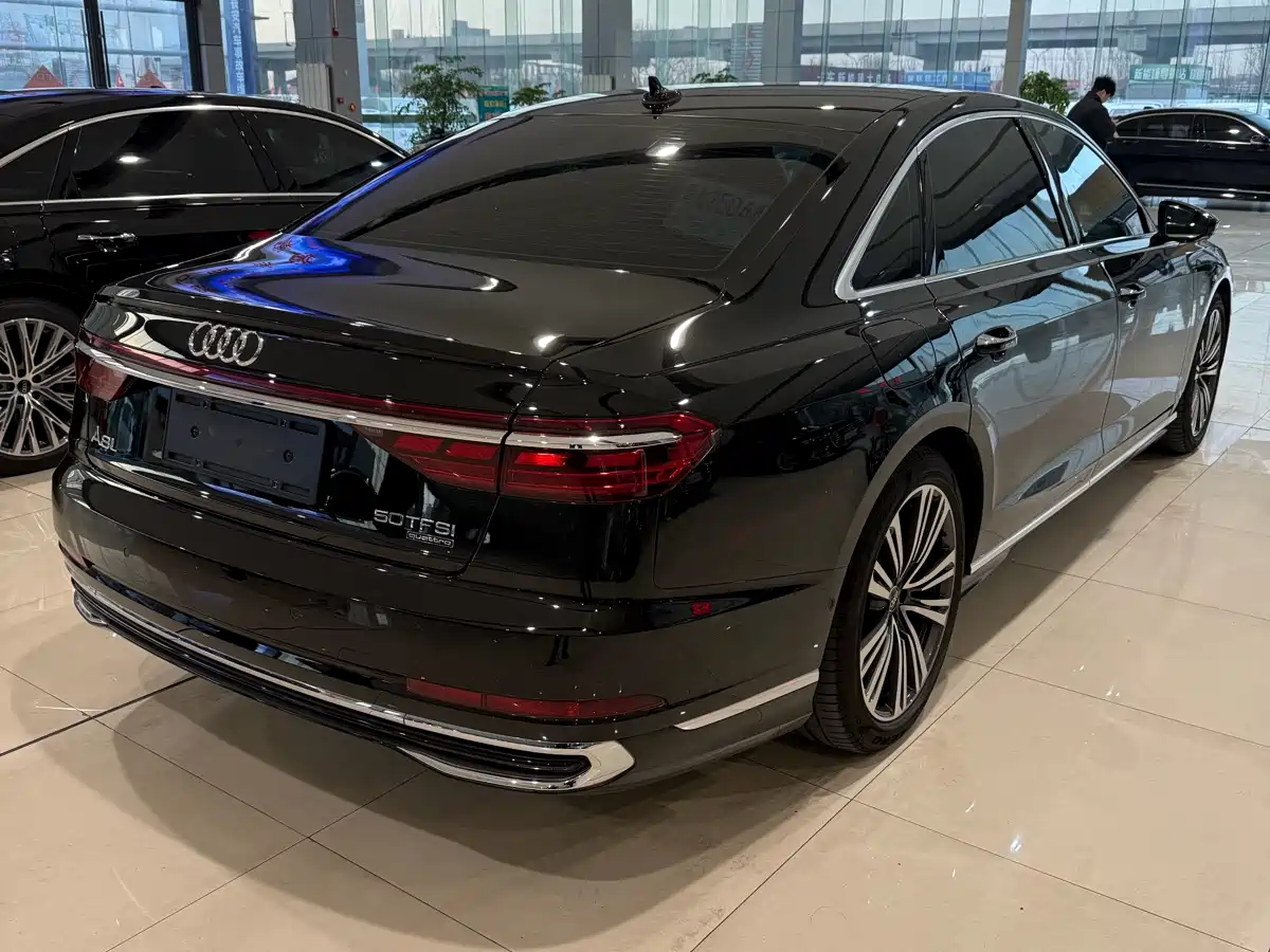 Audi A8 2023 A8L 50 TFSI quattro Exclusive фото 3