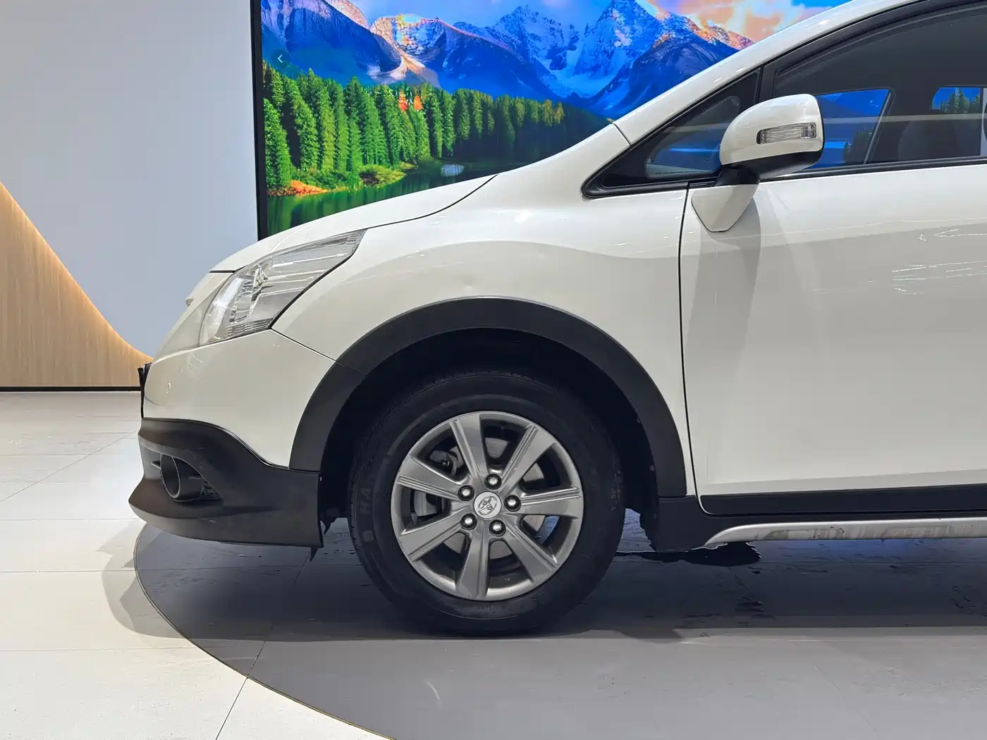 Toyota E'Z 2015 180E CVT Crossover Edition фото 6