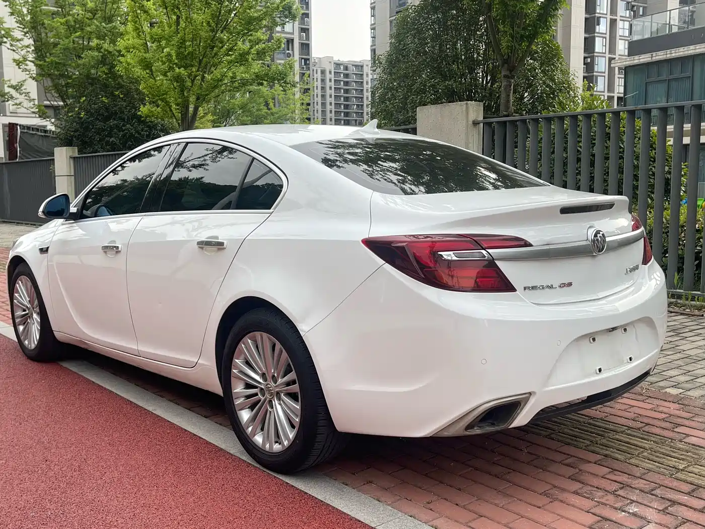 Photo 6 - Buick Regal