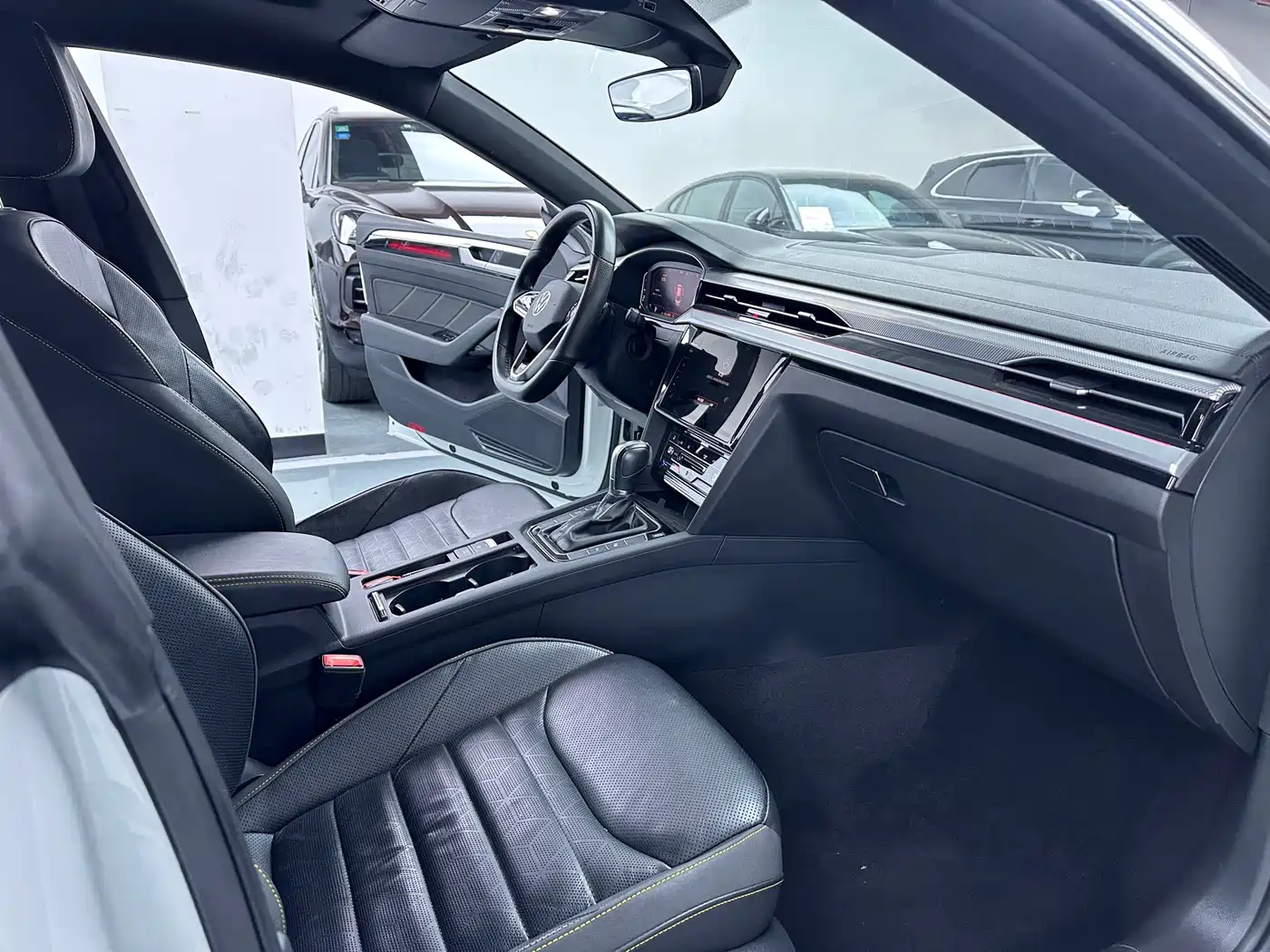 Volkswagen FAW-Volkswagen CC 2023 380TSI Eye-catching Edition фото 17