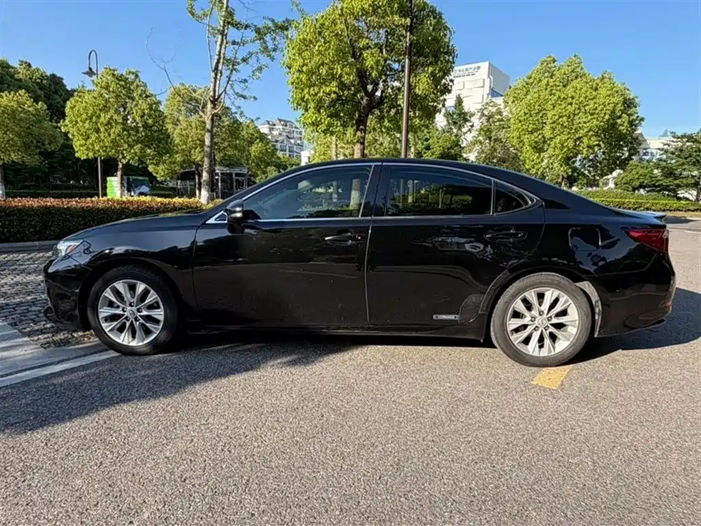 Lexus ES 2014 300h Elite Edition фото 4