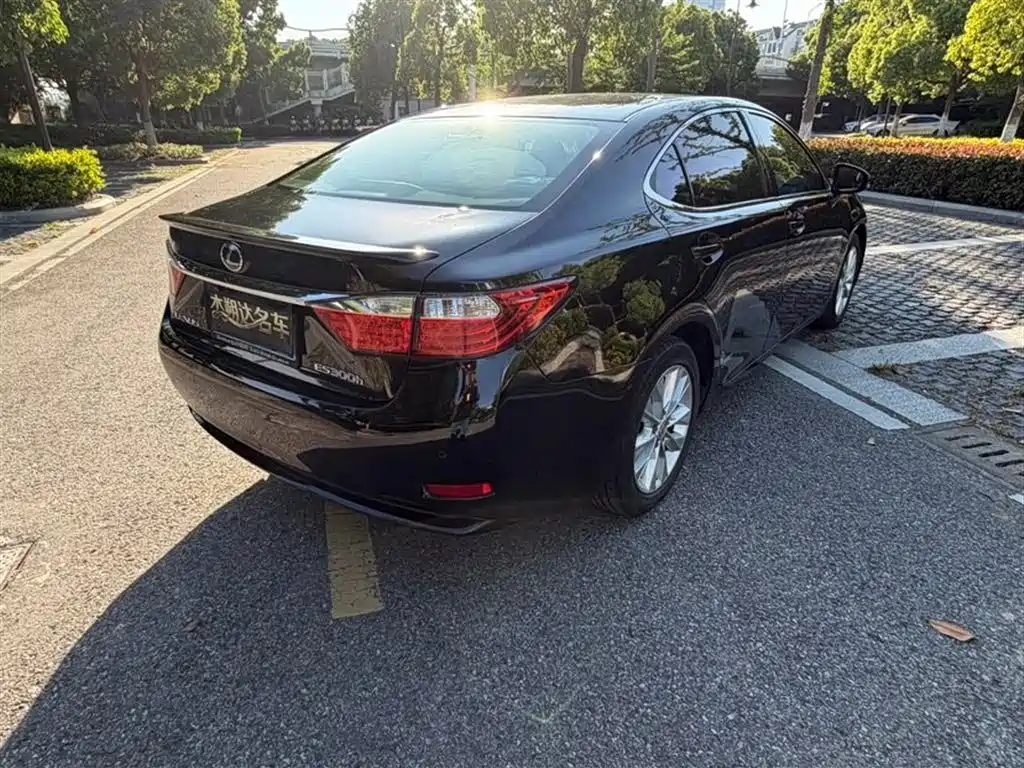 Lexus ES 2014 300h Elite Edition фото 7