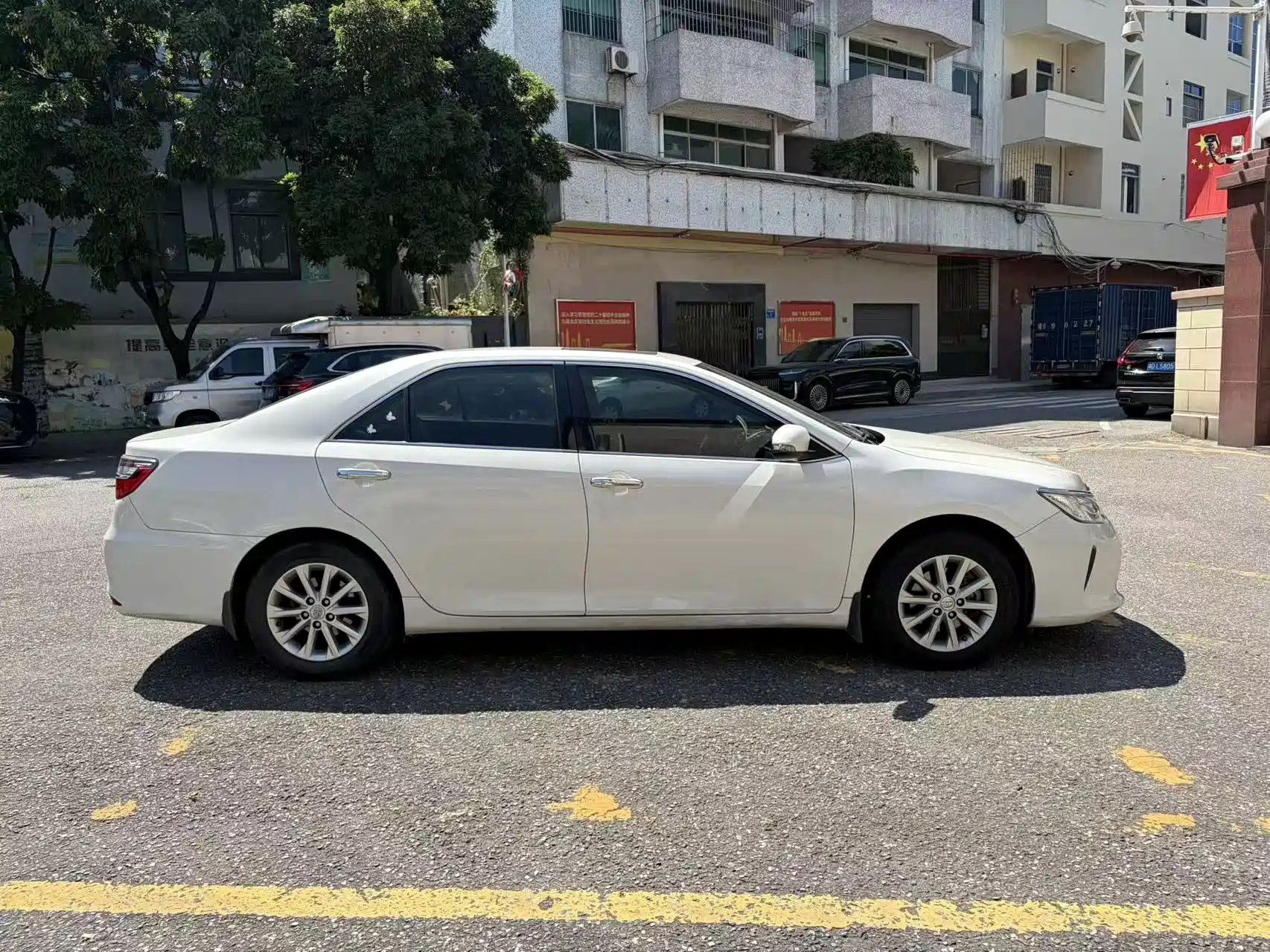 Фото 4 - Toyota Camry