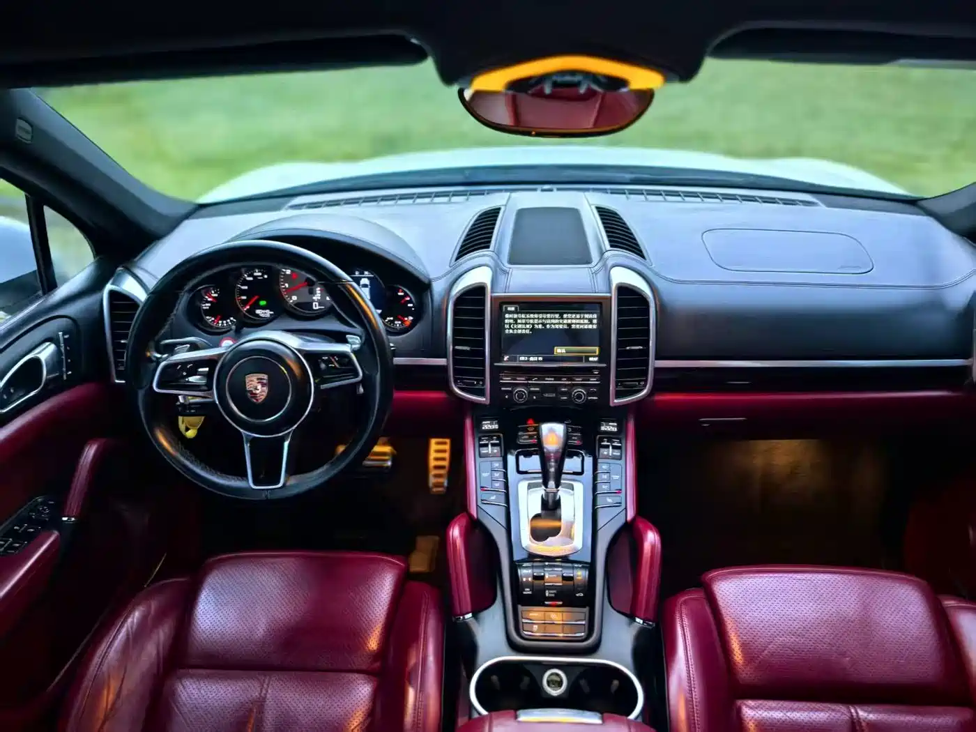 Photo 8 - Porsche Cayenne