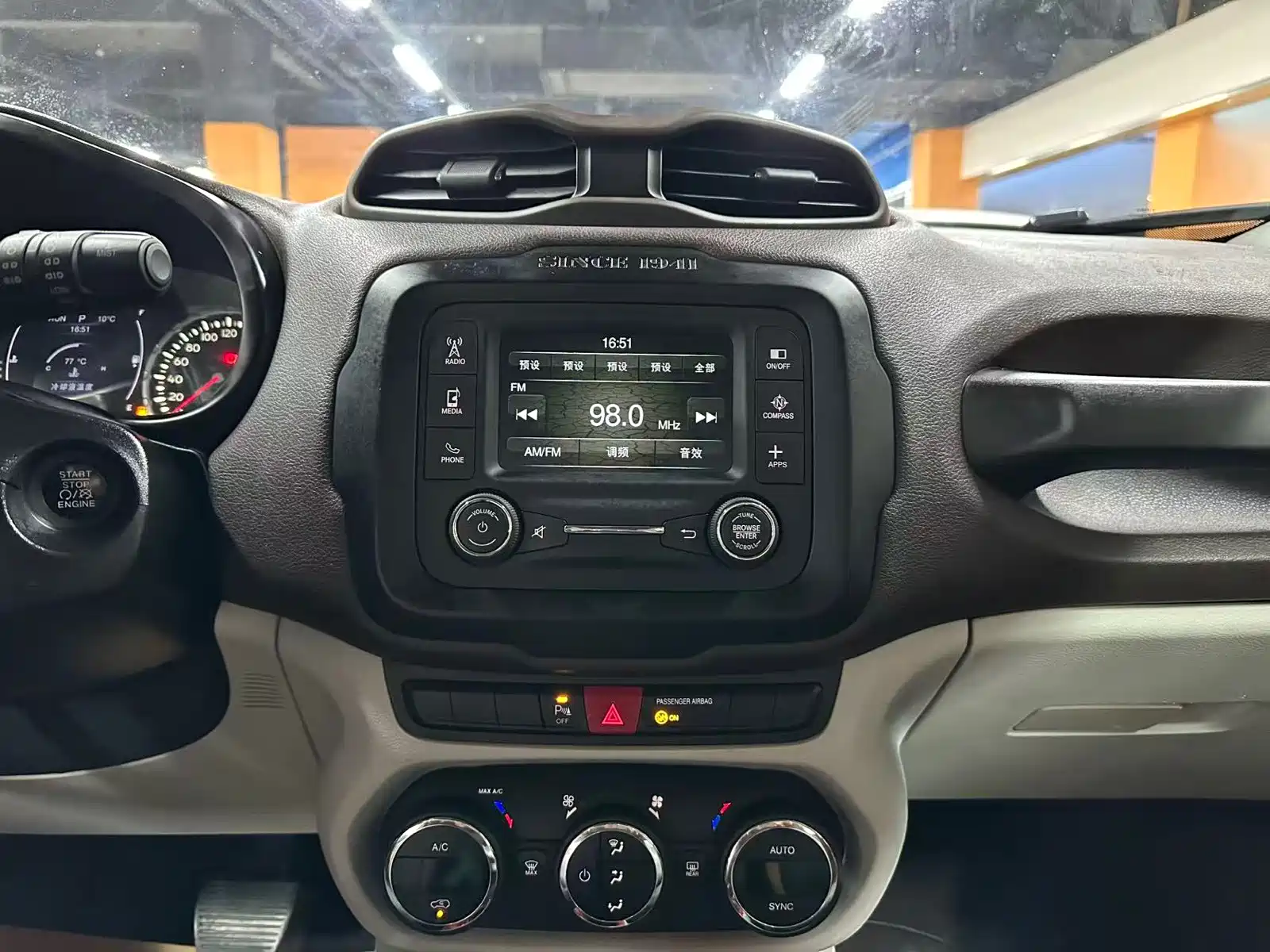 Photo 11 - Jeep Renegade