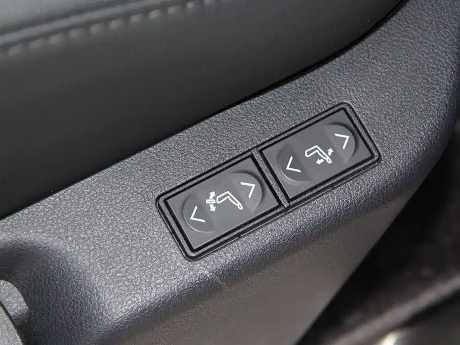 Toyota Sienna 2023 2.5L Hybrid Premium Edition фото 22