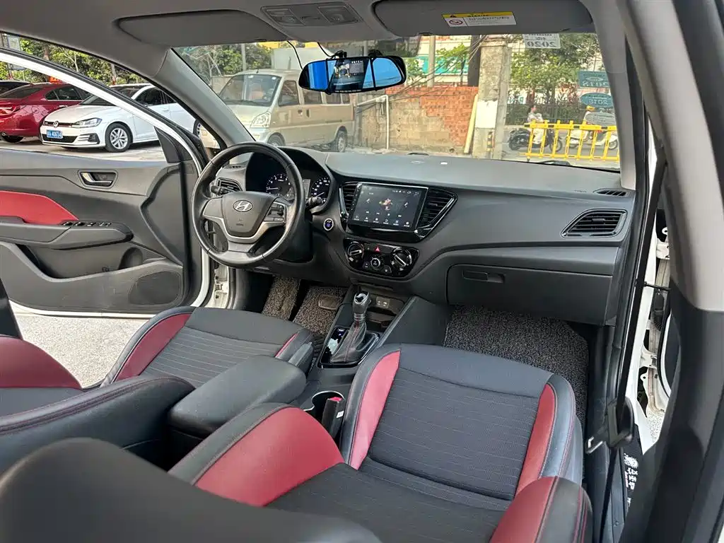 Hyundai Verna 2016 1.4L Automatic Cool Edition GLS фото 11