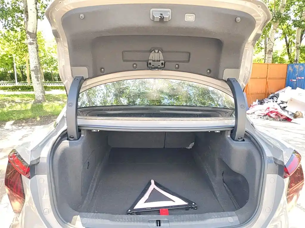 Hongqi EH7 2024 690 Pro фото 16