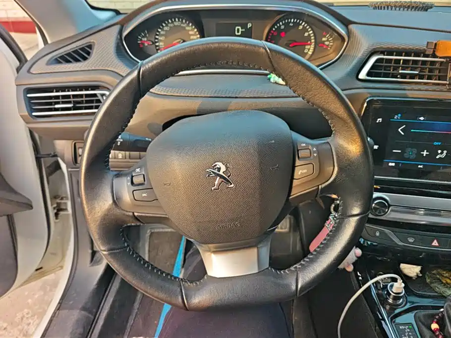 Peugeot 308 2018 1.6L Auto Luxury Edition фото 15