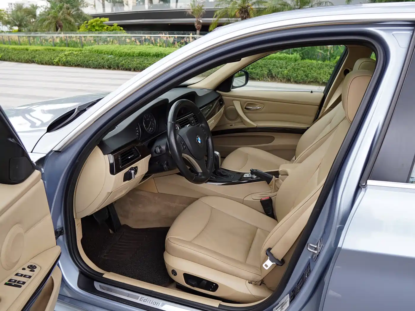 BMW 3 Series (Import) 2010 325i Luxury фото 5
