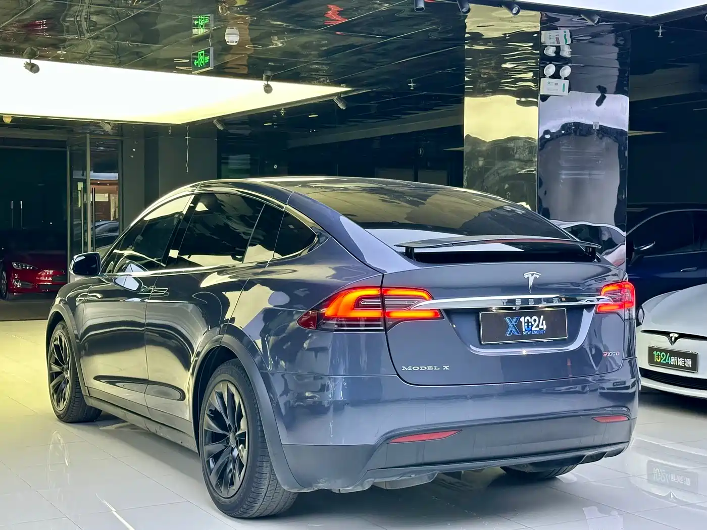 TESLA MODEL X