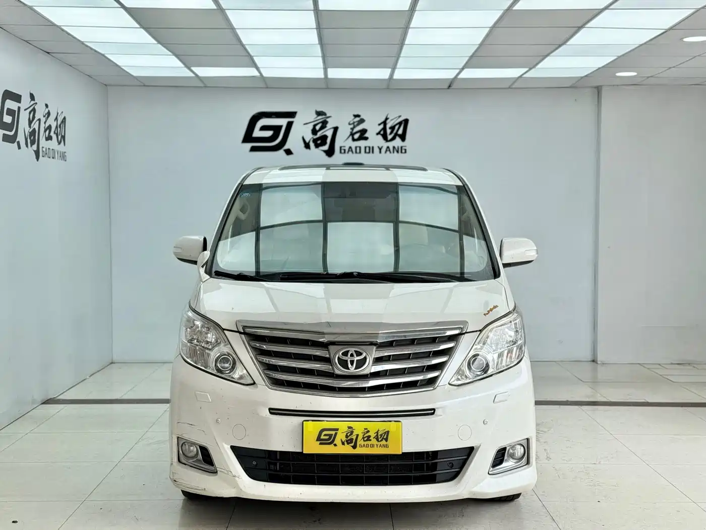 Toyota Alphard фото 2