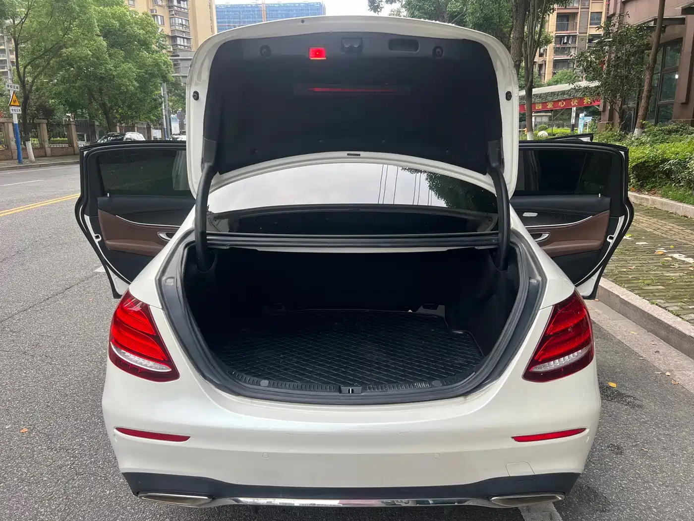 Mercedes-Benz E-Class 2017 E 200 L 4MATIC фото 19